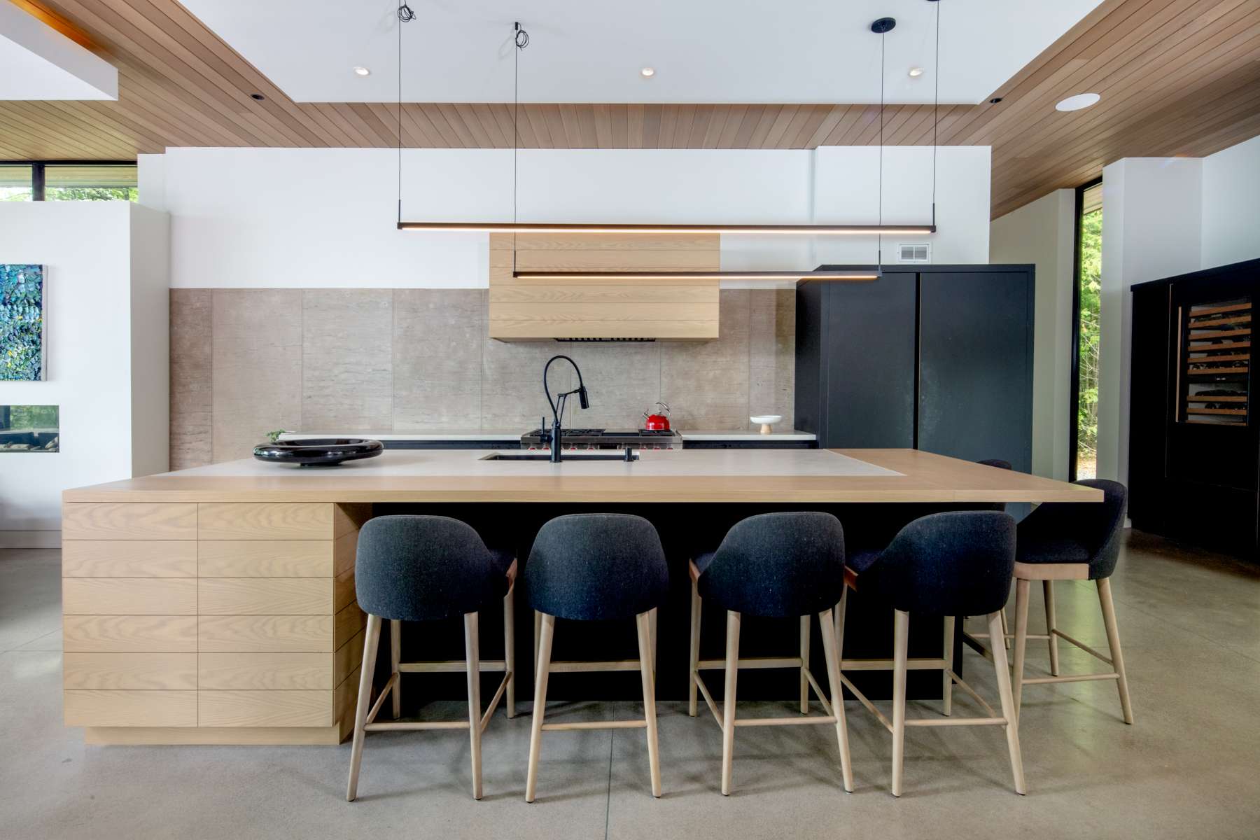 Custom modern kitchen with kitchen island | Ballantyne Builds